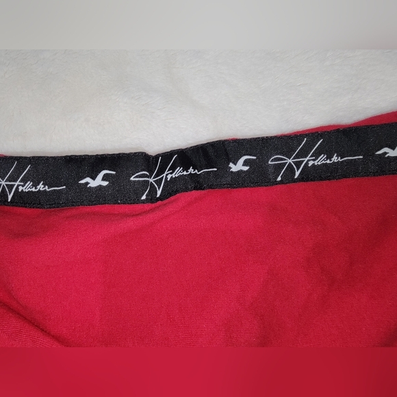 Hollister Must-Have Red Tee - Picture 4 of 7